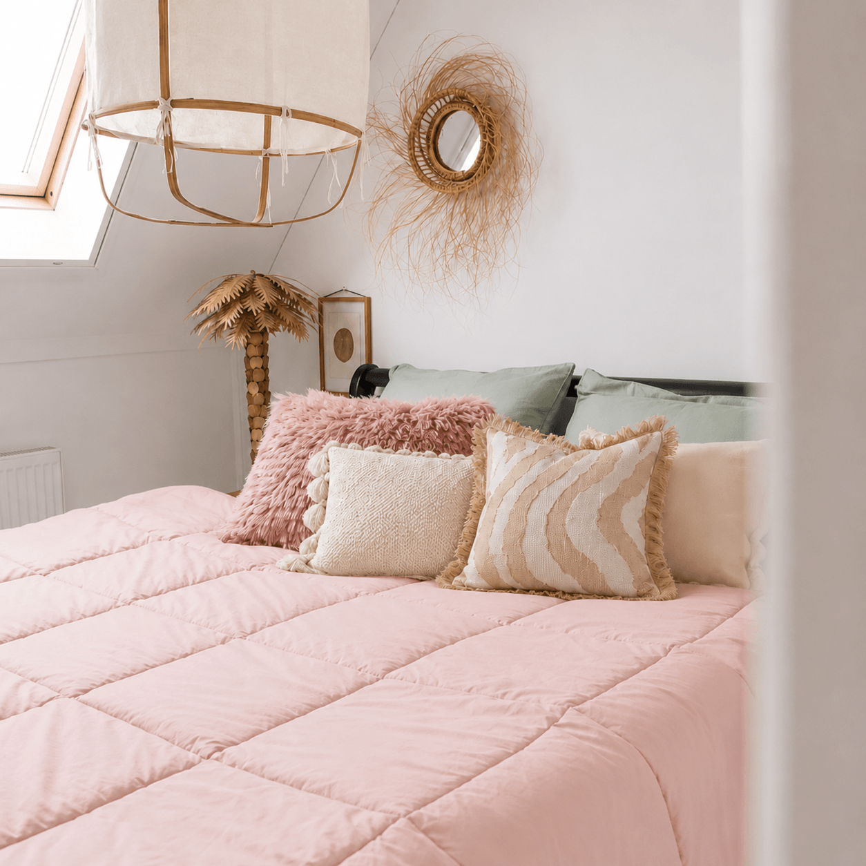 The Everyday Comforter Light Rose